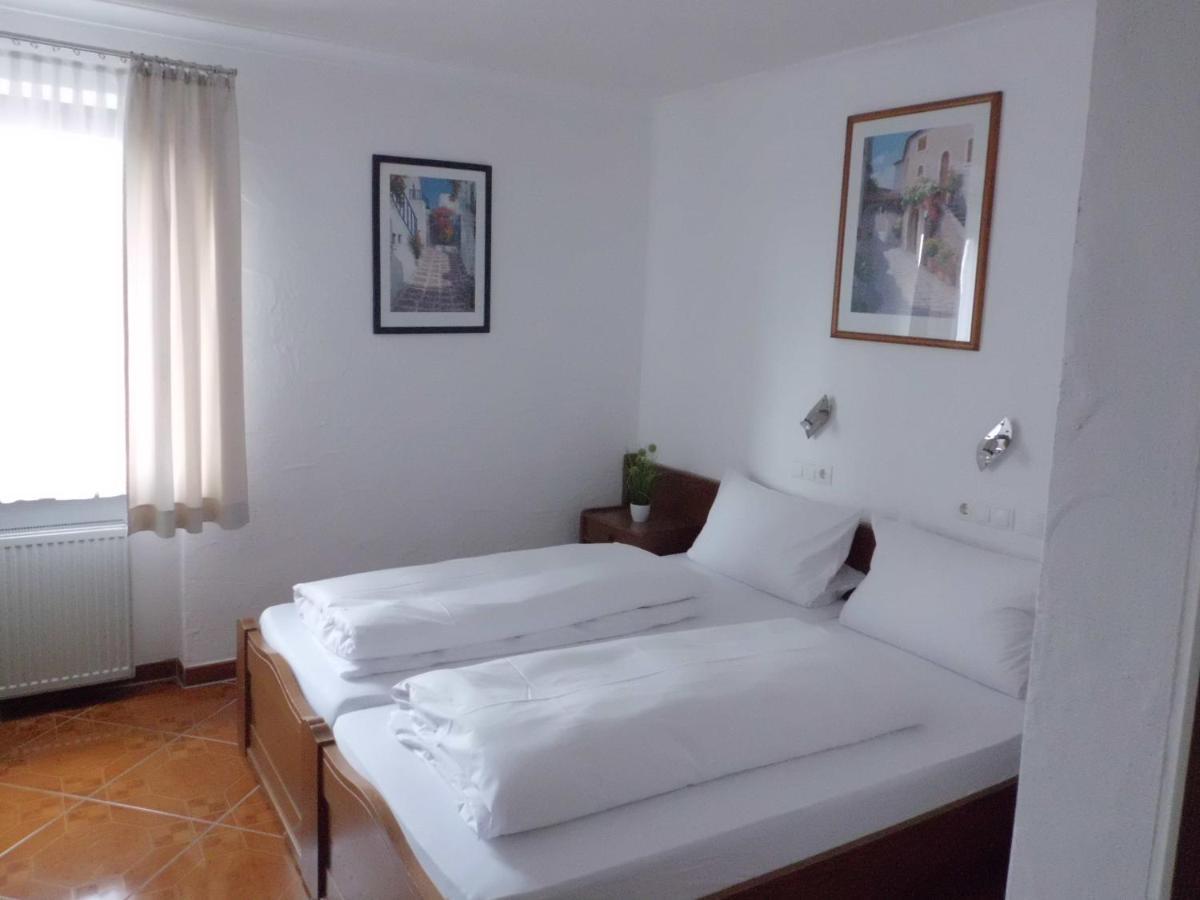 Hotel Restaurant Zur Pfanne Urbar  외부 사진