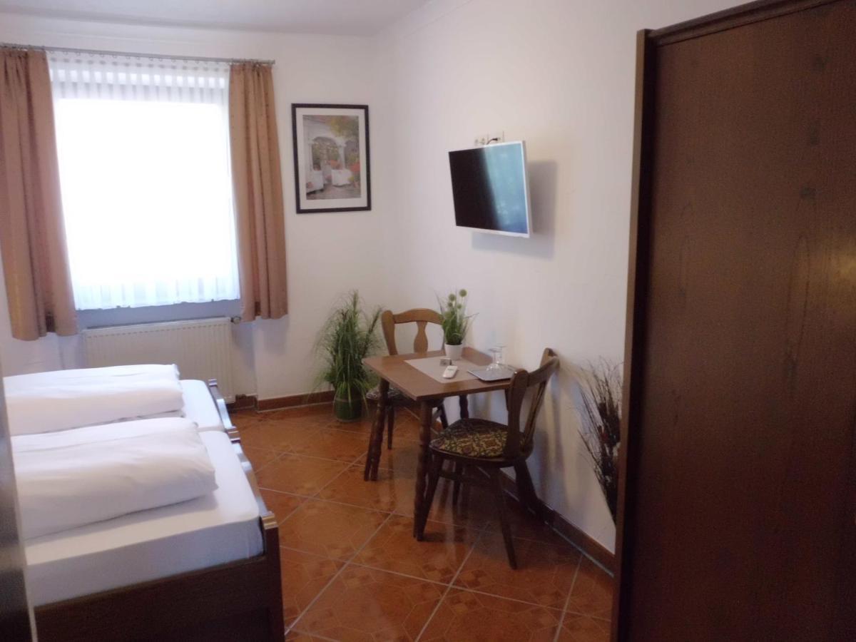Hotel Restaurant Zur Pfanne Urbar  외부 사진