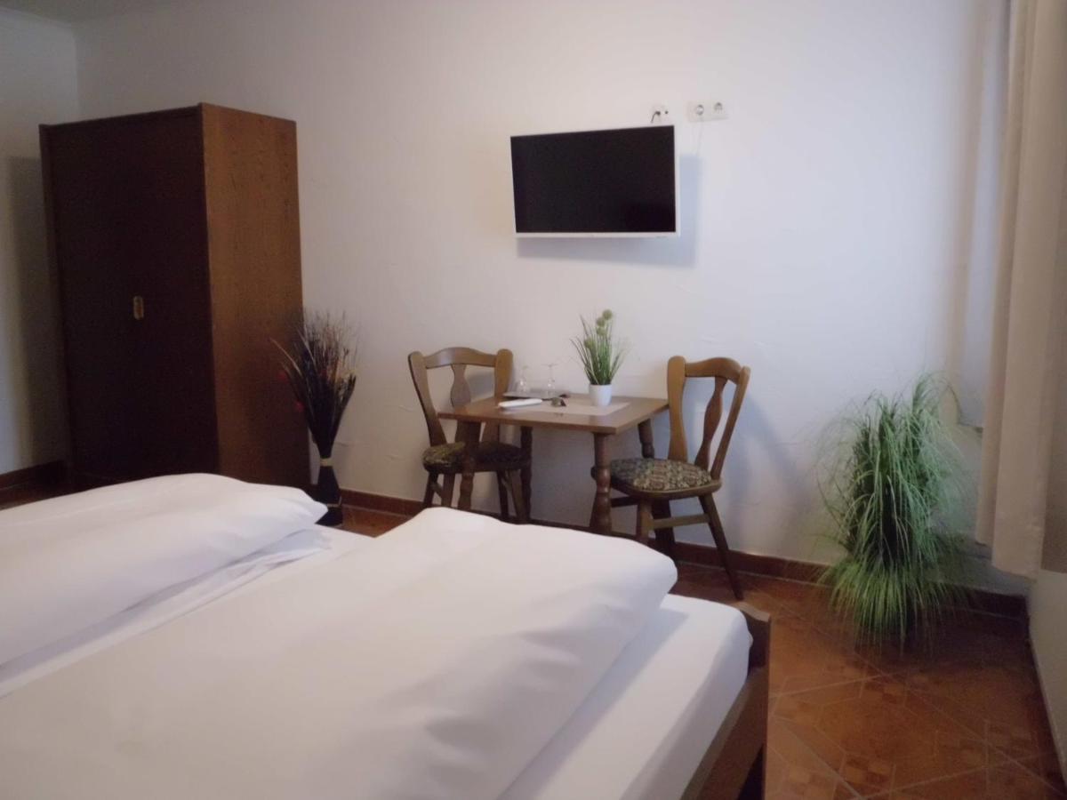 Hotel Restaurant Zur Pfanne Urbar  외부 사진