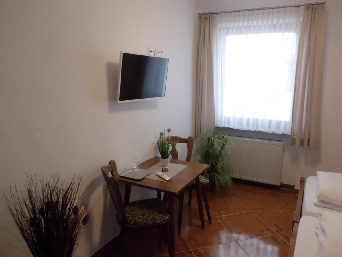Hotel Restaurant Zur Pfanne Urbar  외부 사진